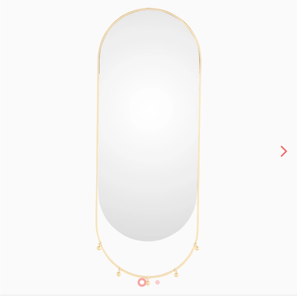 Elegant Gold Mirror with Dainty Accents